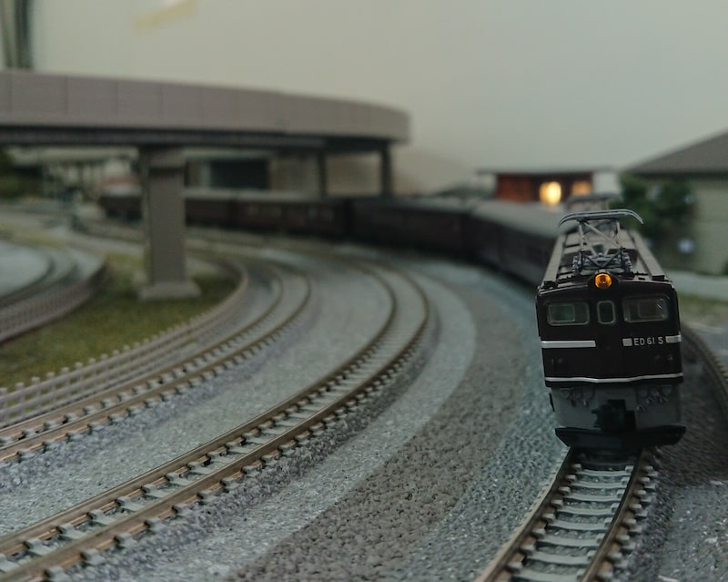 中央線で活躍した4軸機関車・TOMIX ED61（茶）で遊ぶ！ | あそぶログ！